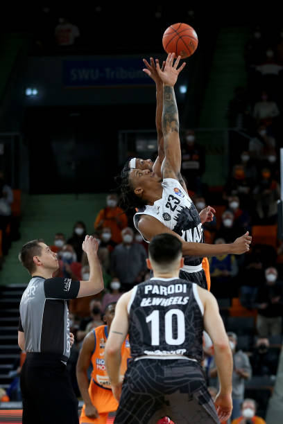 由极具威胁 由极具威胁